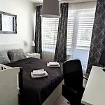 E2 Luxury Oldtown - 2x Parking, Foodstore, Pcscreen, Netflix, Unlimited Music, Crib, Babychair, Fastwifi, Aircon Lägenhet Košice