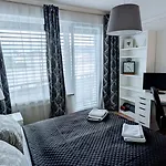 E2 Luxury Oldtown - 2x Parking, Foodstore, Pcscreen, Netflix, Unlimited Music, Crib, Babychair, Fastwifi, Aircon