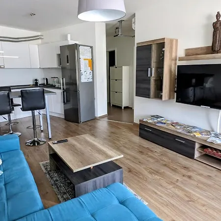 E2 Oldtown Luxury Apartment: Urban Comfort *