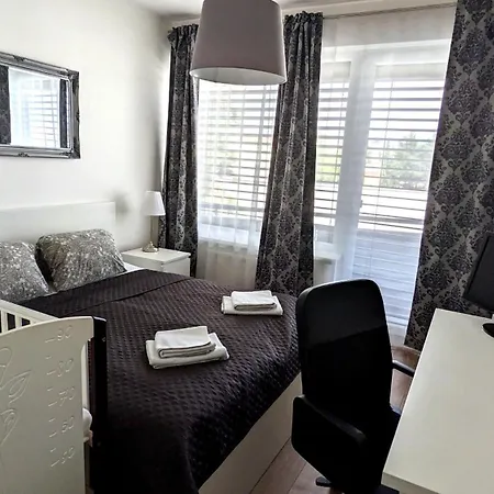 E2 Luxury Oldtown - 2x Parking, Foodstore, Pcscreen, Netflix, Unlimited Music, Crib, Babychair, Fastwifi, Aircon Appartement Košice