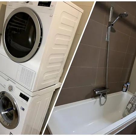 E2 Luxury Oldtown - 2x Parking, Foodstore, Pcscreen, Netflix, Unlimited Music, Crib, Babychair, Fastwifi, Aircon *