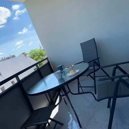 E2 Oldtown Luxury Apartment: Urban Comfort *