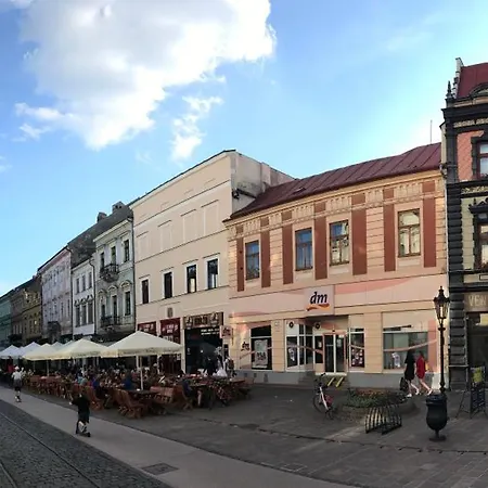 E2 Oldtown Luxury Apartment: Urban Comfort Apartment Kosice