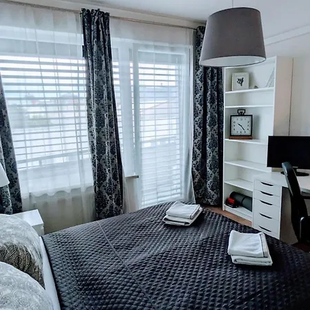E2 Luxury Oldtown - 2x Parking, Foodstore, Pcscreen, Netflix, Unlimited Music, Crib, Babychair, Fastwifi, Aircon