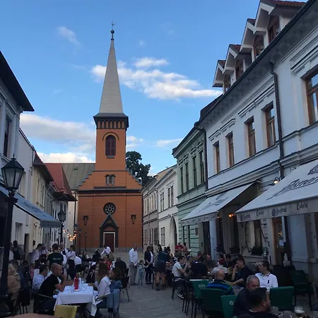 Lägenhet E2 Luxury Oldtown - 2x Parking, Foodstore, Pcscreen, Netflix, Unlimited Music, Crib, Babychair, Fastwifi, Aircon