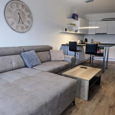 E2 Luxury Oldtown - 2x Parking, Foodstore, Pcscreen, Netflix, Unlimited Music, Crib, Babychair, Fastwifi, Aircon * コシツェ