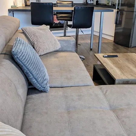 E2 Luxury Oldtown - 2x Parking, Foodstore, Pcscreen, Netflix, Unlimited Music, Crib, Babychair, Fastwifi, Aircon アパート コシツェ