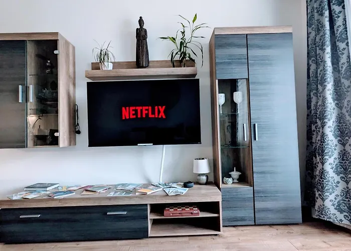 E2 Luxury Oldtown - 2x Parking, Foodstore, Pcscreen, Netflix, Unlimited Music, Crib, Babychair, Fastwifi, Aircon Apartmán Košice