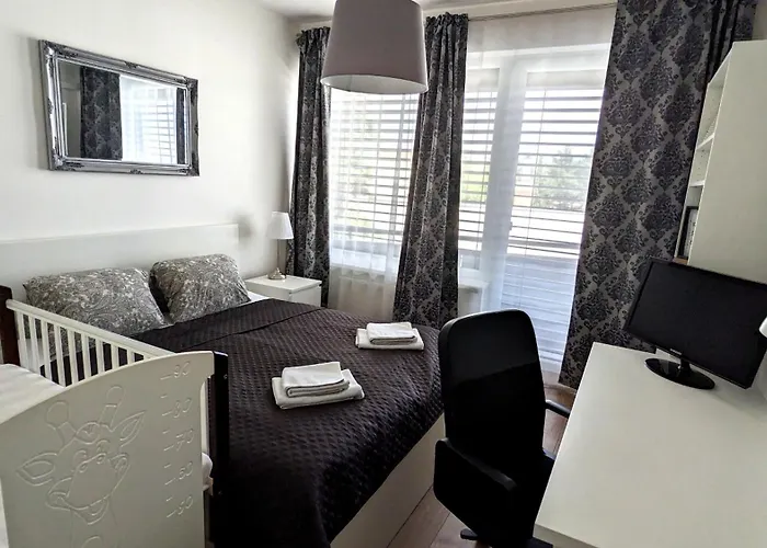 E2 Luxury Oldtown - 2x Parking, Foodstore, Pcscreen, Netflix, Unlimited Music, Crib, Babychair, Fastwifi, Aircon Apartmán Košice