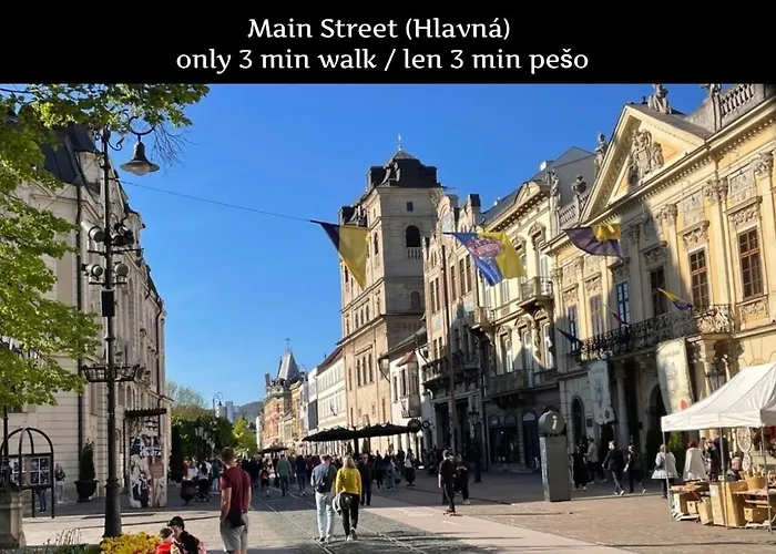 E2 Oldtown Luxury Apartment: Urban Comfort *