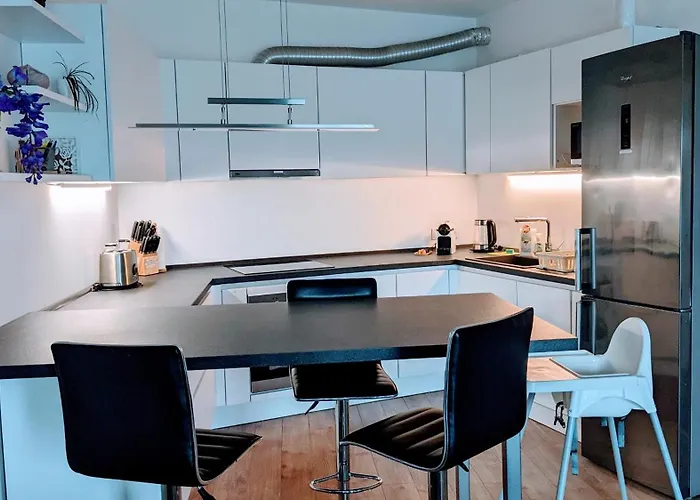 Apartmán E2 Luxury Oldtown - 2x Parking, Foodstore, Pcscreen, Netflix, Unlimited Music, Crib, Babychair, Fastwifi, Aircon Košice