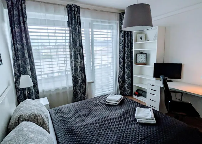 E2 Oldtown Luxury Apartment: Urban Comfort